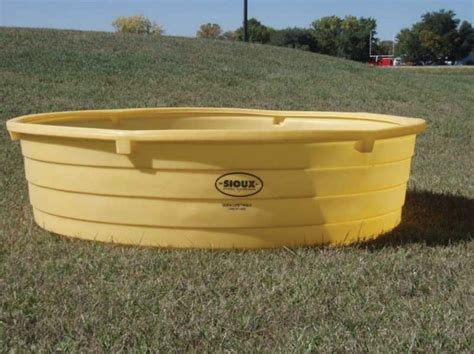 Round Plastic Tanks .